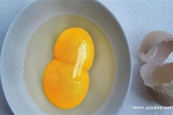 双黄蛋是怎么形成的？吃多了会对人体有害吗？