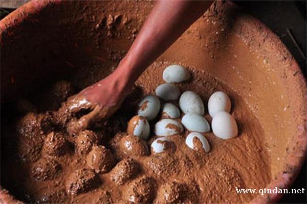 如何腌制咸鸭蛋？