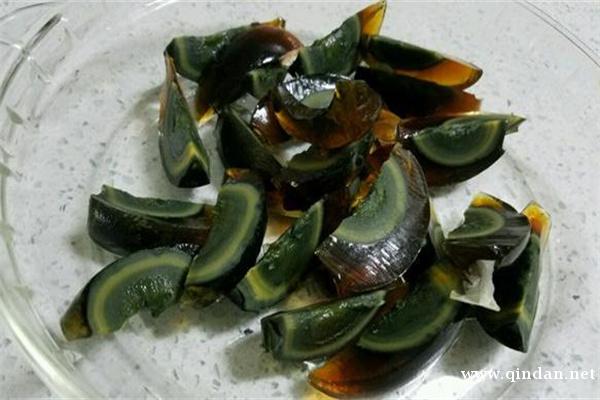 皮蛋最新价格多少钱一个？吃皮蛋有哪些好处与坏处？