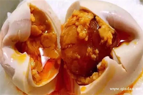 如何在家里腌制流油的红心咸鸭蛋?
